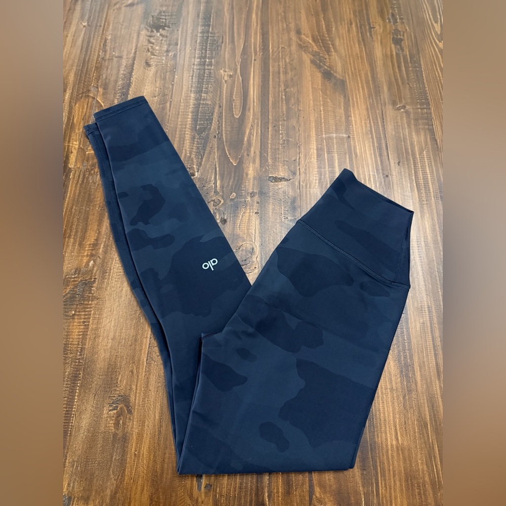 ALO Yoga High-Waist Camo Vapor Legging - Black Camouflage